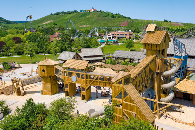 Spielanlagen für Freizeitparks und Zoos – riesige Spielanlage von eibe.