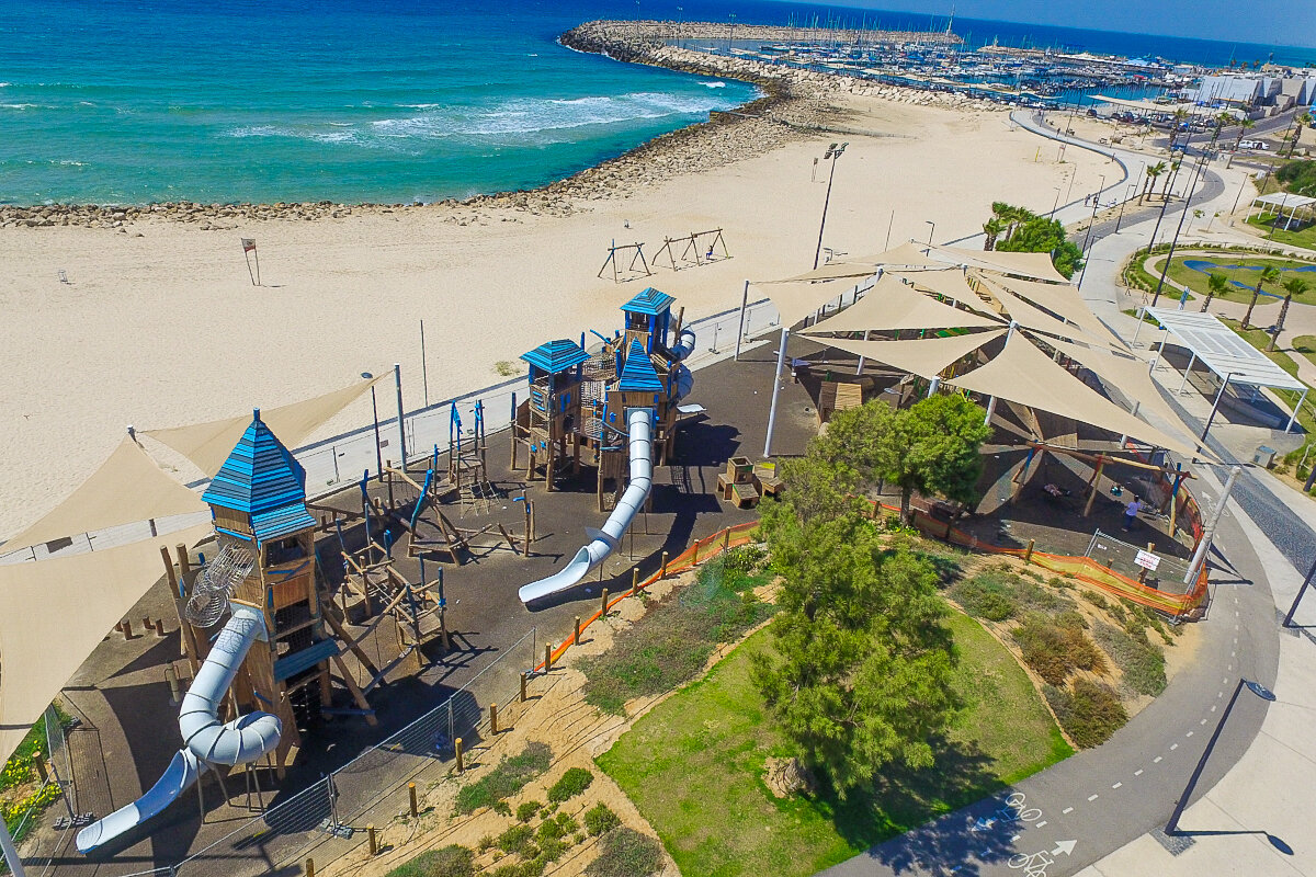 Spielanlagen für Freizeitparks und Zoos – Spielanlage von eibe am Meer, aus der Vogelperspektive.