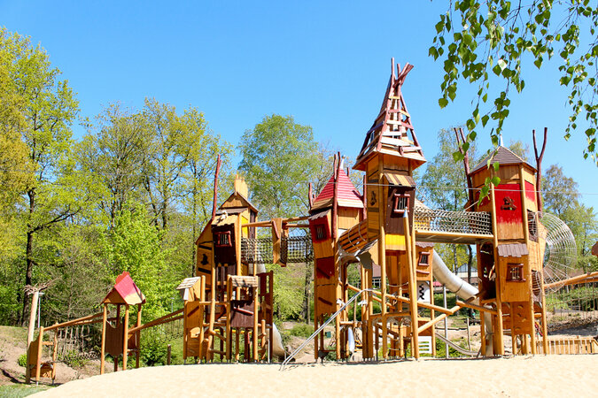 Spielanlagen für Freizeitparks und Zoos – große Spielanlage von eibe.